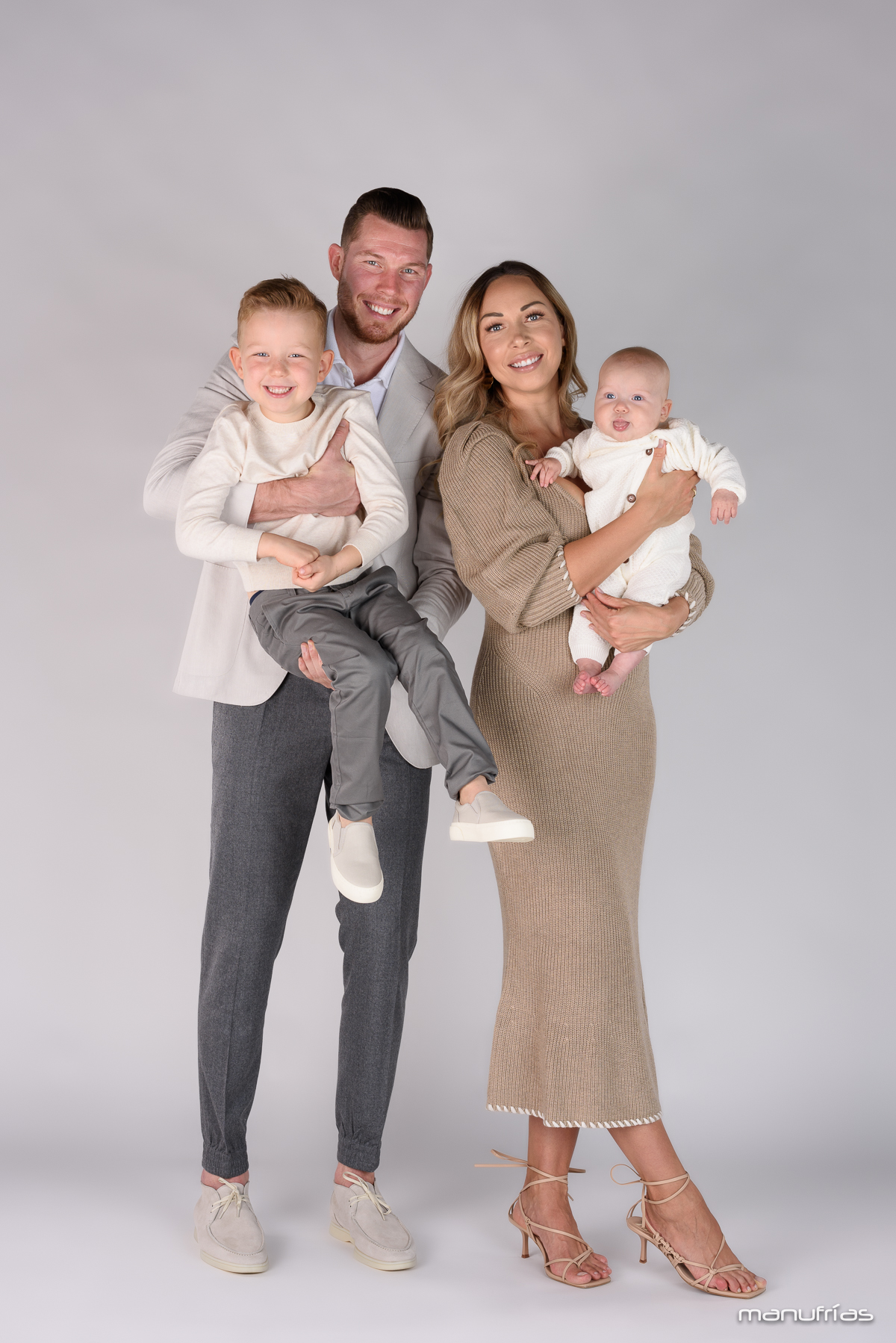 manufrias-sesion-fotografica-familia-bebe-sevilla