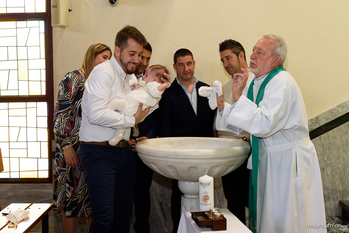 manufrias-bautizo-parroquia-resurreccion-sevilla