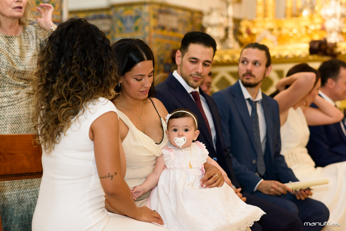 manufrias-fotografo-bautizo-sevilla-parroquia-san-gonzalo