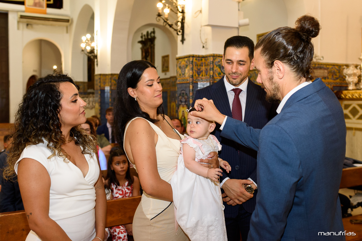 manufrias-fotografo-bautizo-sevilla-parroquia-san-gonzalo