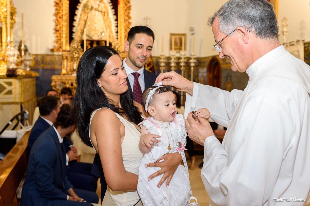 manufrias-fotografo-bautizo-sevilla-parroquia-san-gonzalo