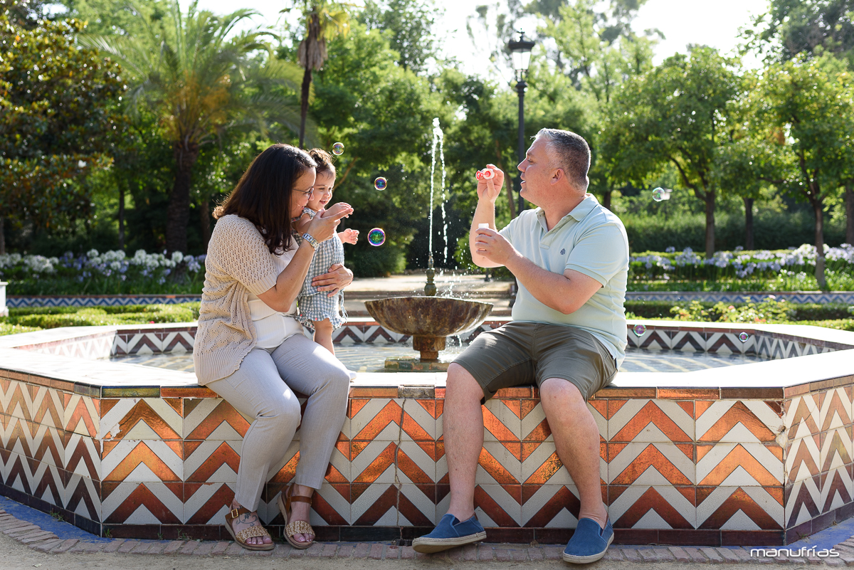 manufrias-fotografo-sesión-familia-parque-maria-luisa