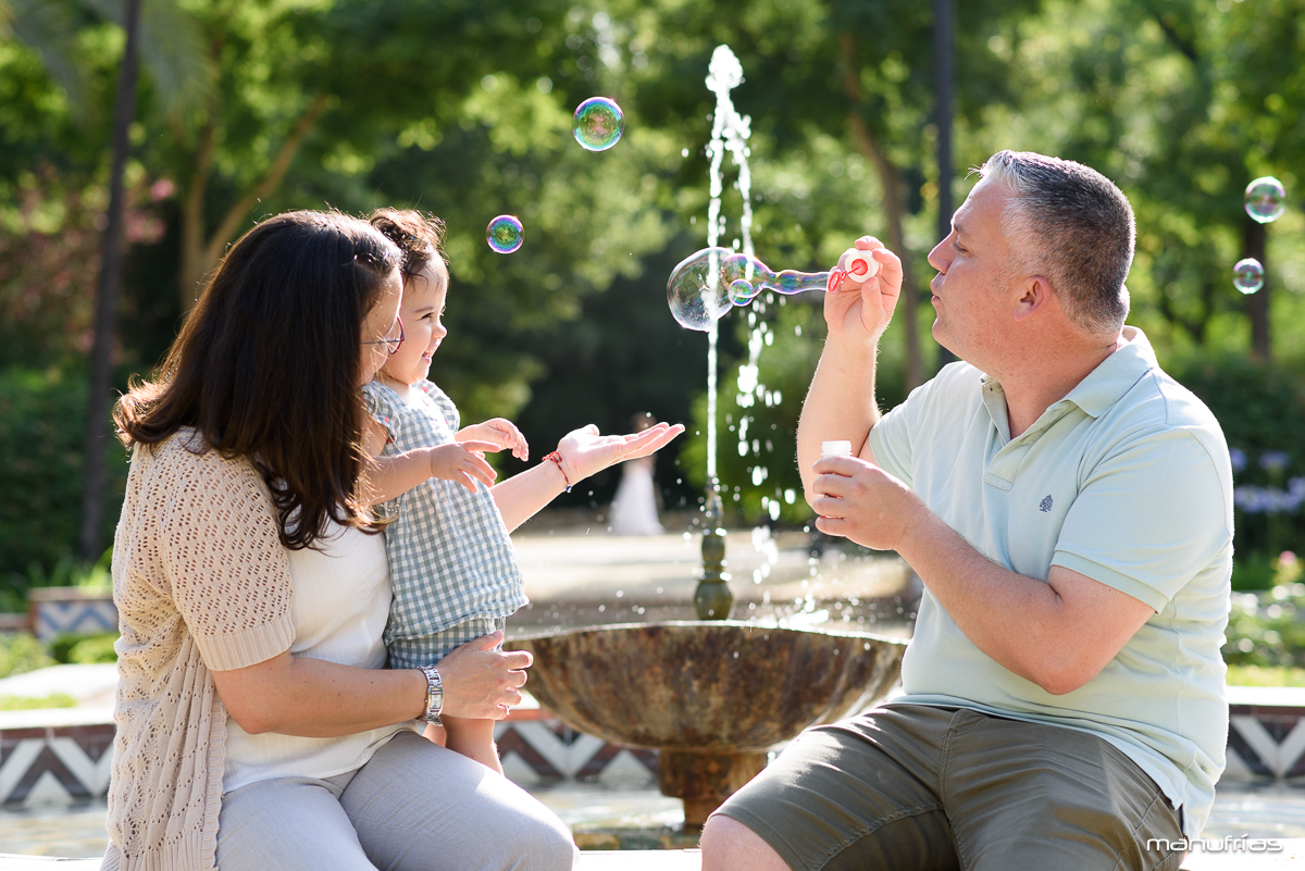 manufrias-fotografo-sesión-familia-parque-maria-luisa