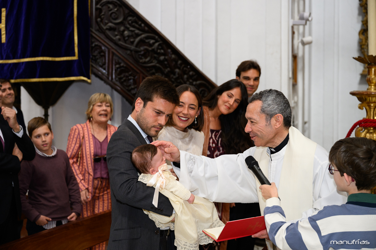 manufrias-fotografo-bautizo-parroquia-santa-cruz-sevilla