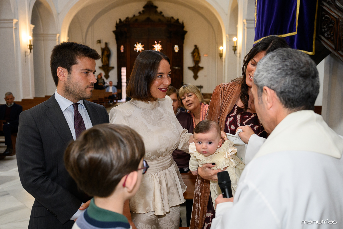 manufrias-fotografo-bautizo-parroquia-santa-cruz-sevilla