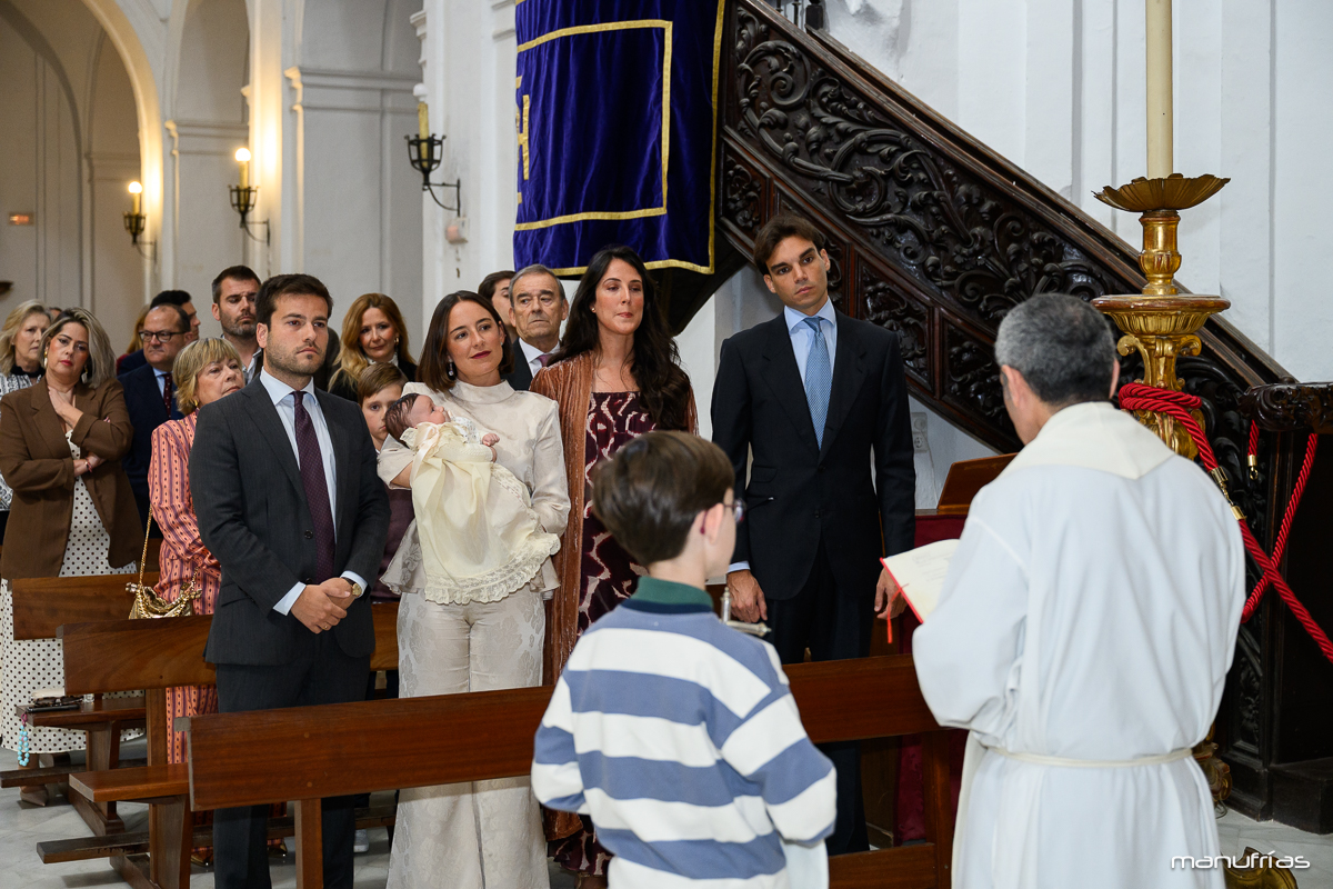 manufrias-fotografo-bautizo-parroquia-santa-cruz-sevilla