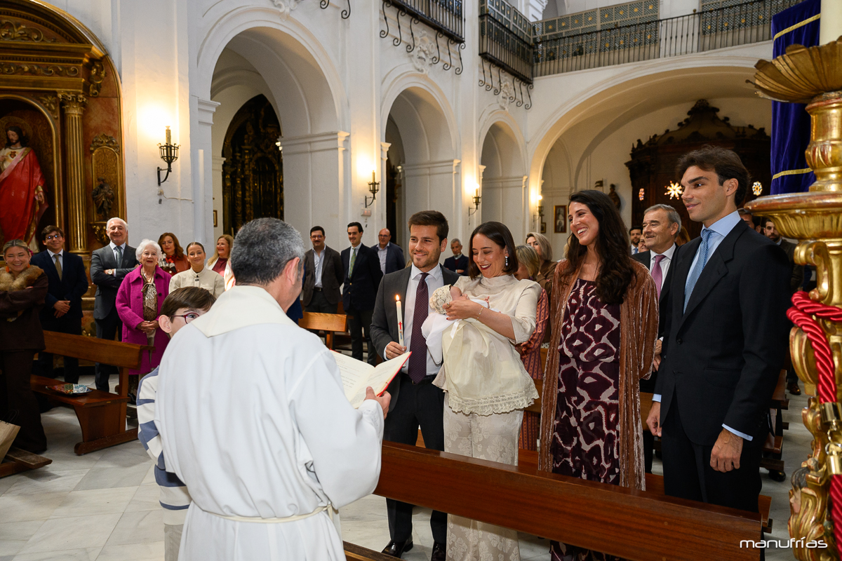 manufrias-fotografo-bautizo-parroquia-santa-cruz-sevilla